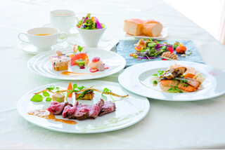 六甲山の自然が一望!六甲山頂に位置するレストランホテル神戸六甲迎賓館